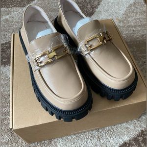 Leather loafers with chain